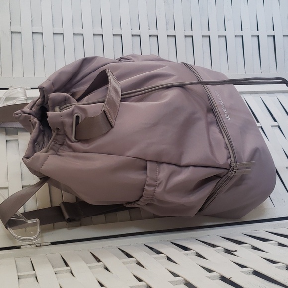 Beyond Yoga Gray 100% Polyester Convertible Backpack/Shoulder Bag New - Picture 3 of 7